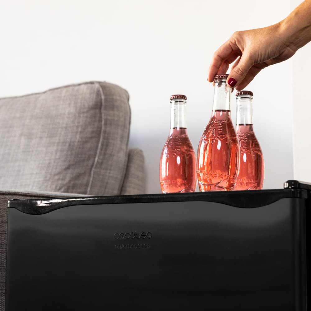 Mini Frigorífico Cecotec 46L GrandCooler 20000 – Bajo Consumo, Puerta Reversible, Compartimento Congelador, Funcionamiento Silencioso – Negro