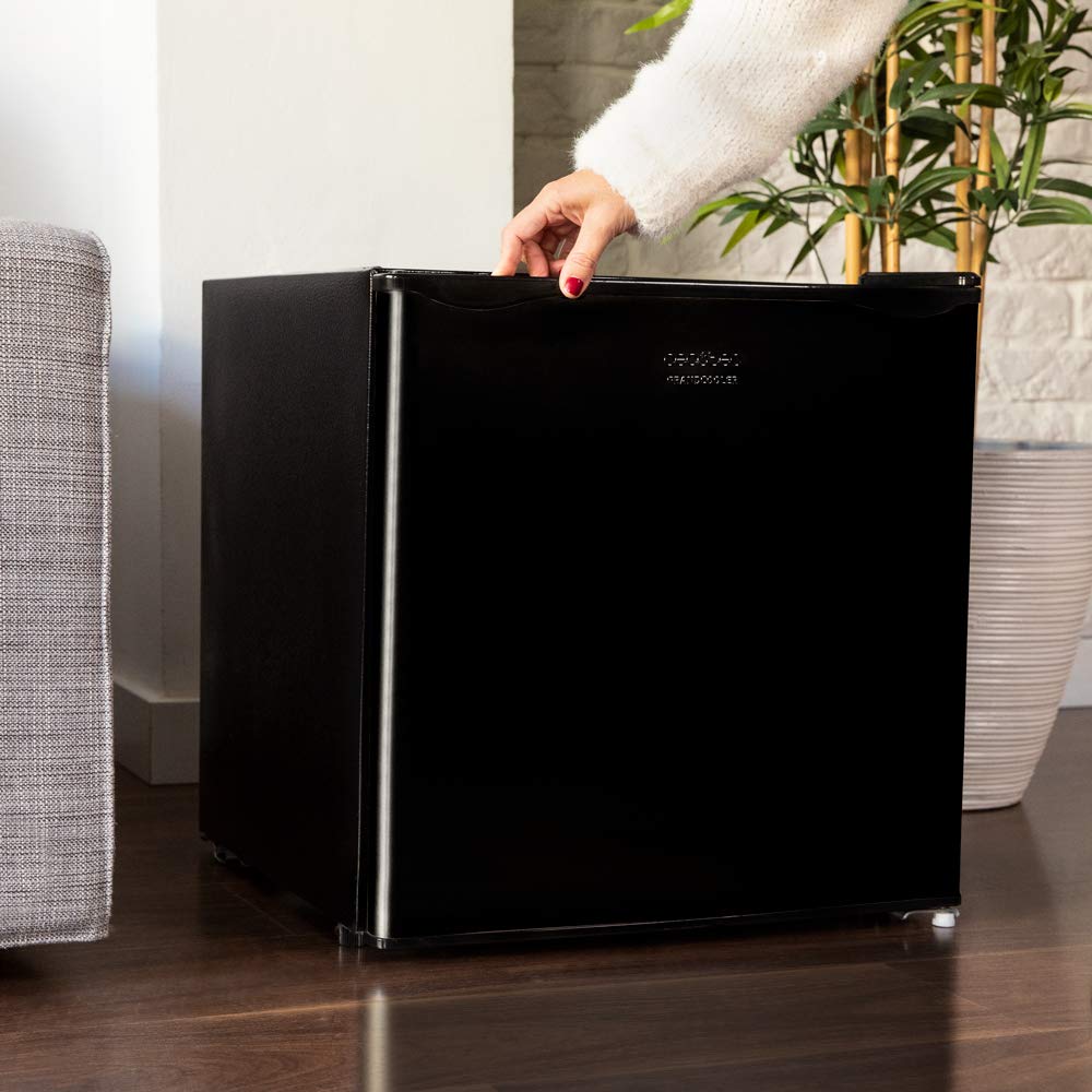 Mini Frigorífico Cecotec 46L GrandCooler 20000 – Bajo Consumo, Puerta Reversible, Compartimento Congelador, Funcionamiento Silencioso – Negro